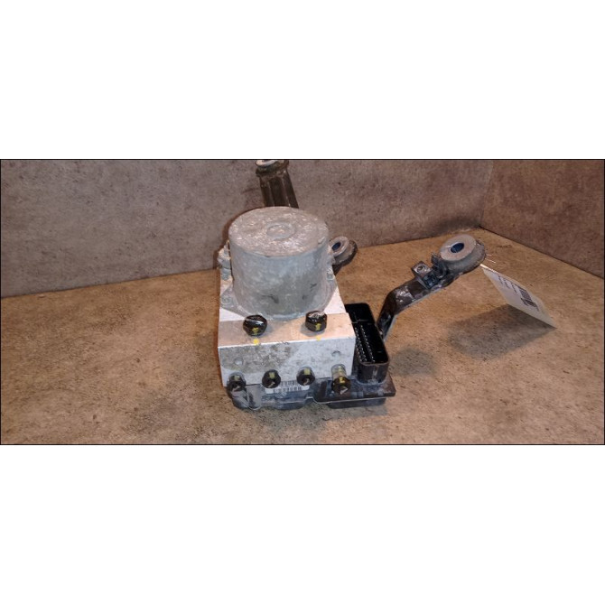 Unité hydraulique ABS occasion KIA VENGA Phase 1 01-2010->12-2015 1.4 CRDI 90ch 589201P2A0 1