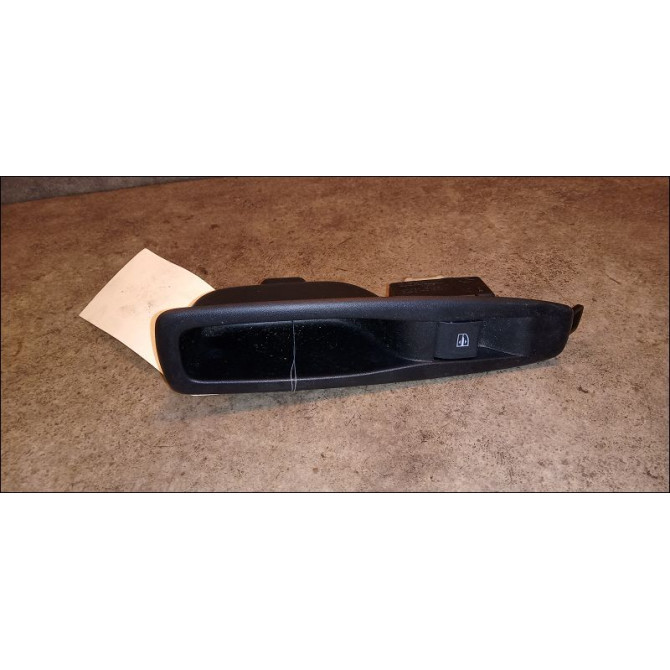 Commande leve-glace porte arrière gauche occasion RENAULT CAPTUR Phase 1 04-1995->04-1999 0.9i TCE 90ch 1