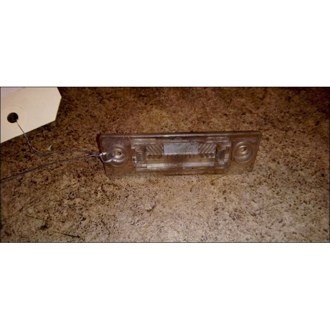 Eclaireur plaque de police d occasion VOLKSWAGEN PASSAT IV Phase 2 10-2000->03-2005 1.9 TDI 130ch 3B5998026A 1