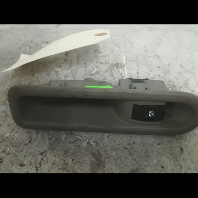 Commande leve-glace porte arrière gauche occasion RENAULT CLIO III Phase 1 09-2005->03-2009 1.5 DCI 85ch 8200214936 1