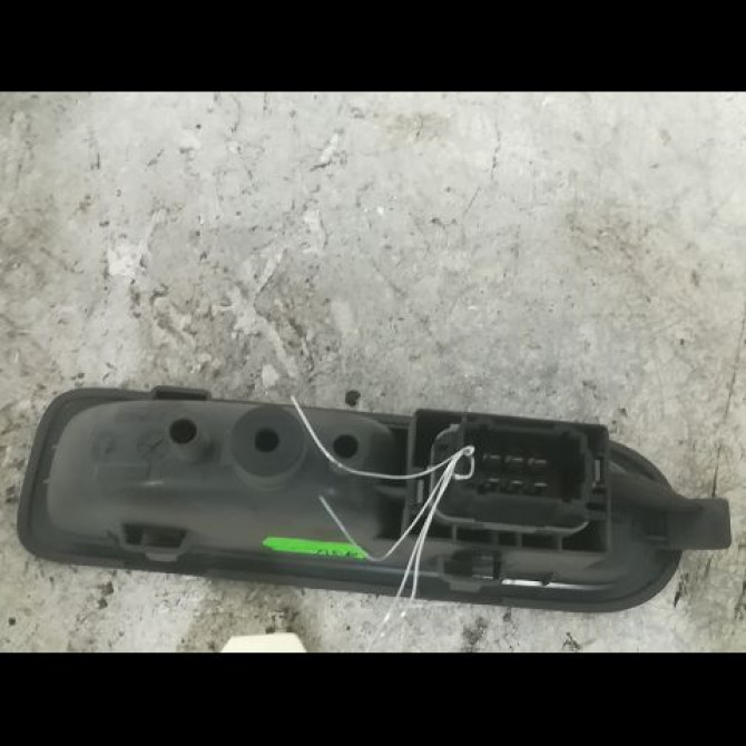 Commande leve-glace porte arrière gauche occasion RENAULT CLIO III Phase 1 09-2005->03-2009 1.5 DCI 85ch 8200214936 2