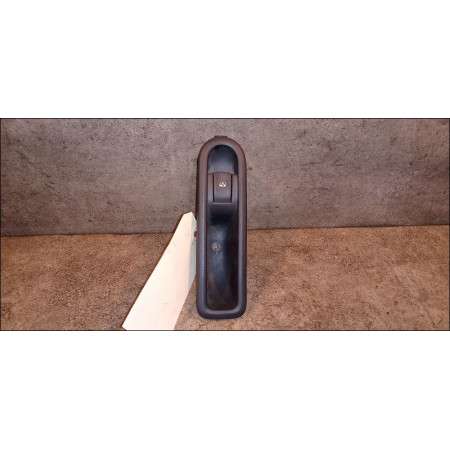 Commande leve-glace porte arrière gauche occasion RENAULT CLIO III phase 2 ESTATE 03-2009->12-2014 1.5 DCI 85ch 8200214936