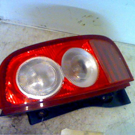 Feu arrière droit occasion NISSAN MICRA III Phase 1 01-2003->07-2005 1.5 DCI 65ch 26554AX720