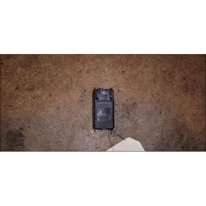 Commande leve-glace porte arrière droite occasion PEUGEOT 5008 I Phase 1 11-2009->12-2013 6490RK 2