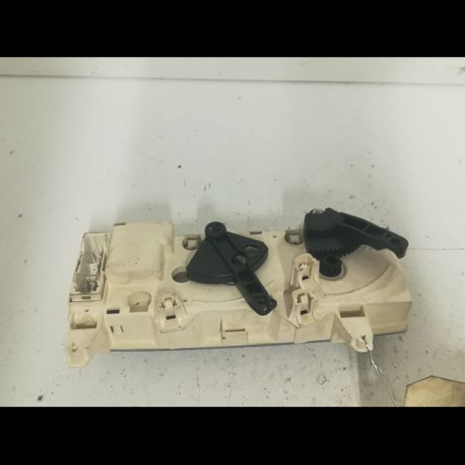 Commande de chauffage occasion RENAULT MEGANE I Phase 1 11-1995->03-1999 1.4i 75ch 7701041844 2