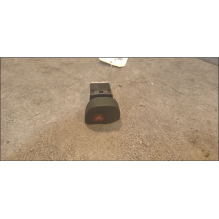 Bouton de warning occasion RENAULT MEGANE I Phase 1 04-1995->04-1999 1.6i 90ch 7700841043