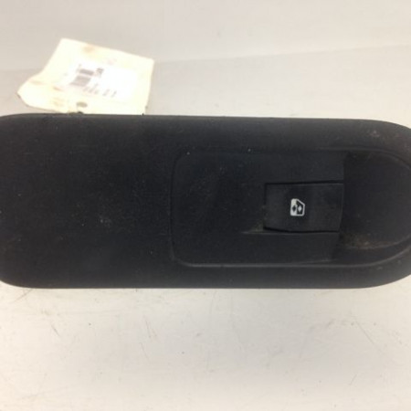 Commande lève-glace porte avant droite occasion RENAULT MEGANE I Phase 1 11-1995->03-1999 1.6i 8200315027