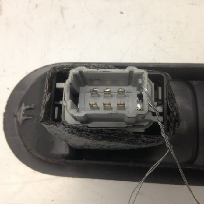 Commande lève-glace porte avant droite occasion RENAULT MEGANE I Phase 1 11-1995->03-1999 1.6i 8200315027 2