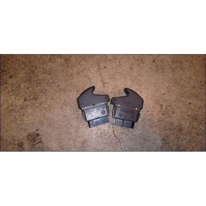 Commande lève-glace porte avant gauche occasion RENAULT MEGANE I Phase 1 11-1995->03-1999 1.9 D 7700838101 2