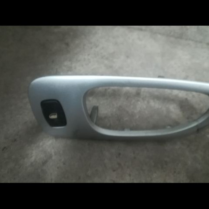 Commande leve-glace porte arrière gauche occasion PEUGEOT 307 Phase 2 06-2005->03-2008 1.6 HDI 16v 110ch 6554E8 1