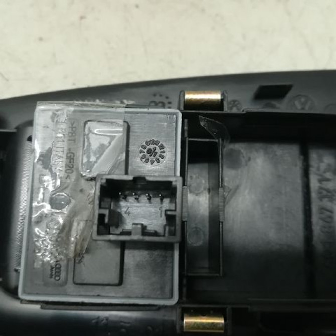 Commande lève-glace porte avant gauche occasion VOLKSWAGEN POLO IV Phase 1 01-2002->05-2005 1.9 SDI 3