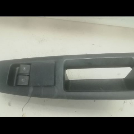 Commande lève-glace porte avant gauche occasion VOLKSWAGEN POLO IV Phase 1 01-2002->05-2005 1.9 SDI