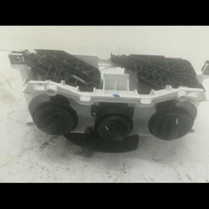 Commande de chauffage occasion FIAT PUNTO II Phase 2 05-2003->10-2009 1.2i 60ch 735340630 1