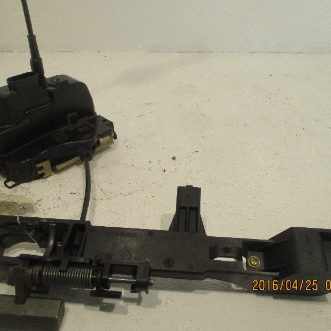 Serrure porte avd occasion RENAULT VELSATIS Phase 1 01-2002->04-2005 2.2 DCI 150ch 8200012900 3