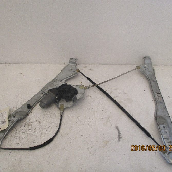 Mecanisme + moteur lève-glace avant droit occasion RENAULT CLIO III Phase 1 09-2005->03-2009 1.5 DCI 105ch 8200291147 1