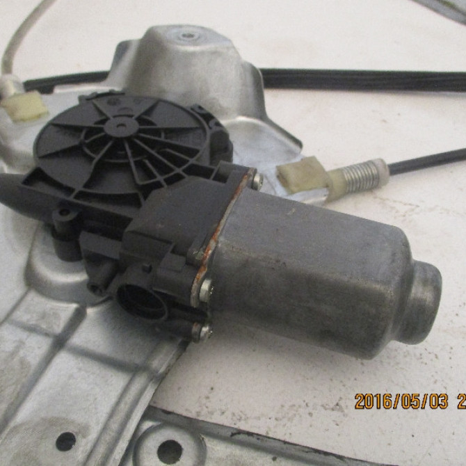 Mecanisme + moteur lève-glace avant droit occasion RENAULT CLIO III Phase 1 09-2005->03-2009 1.5 DCI 105ch 8200291147 2