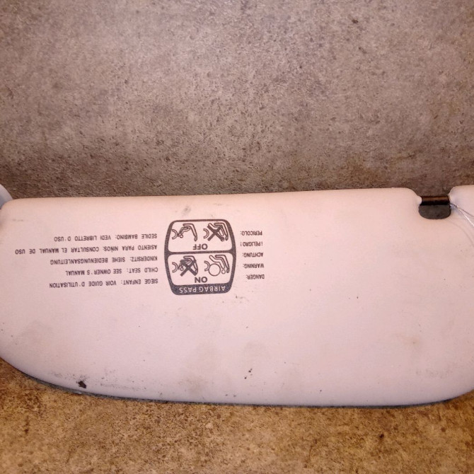 Pare-soleil droit occasion PEUGEOT 206 Phase 1 09-1998->03-2009 1.9 D 8143HE 1