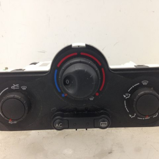 Commande de chauffage occasion RENAULT SCENIC II Phase 1 03-2004->09-2006 1.5 DCI 100ch 7701056580 1