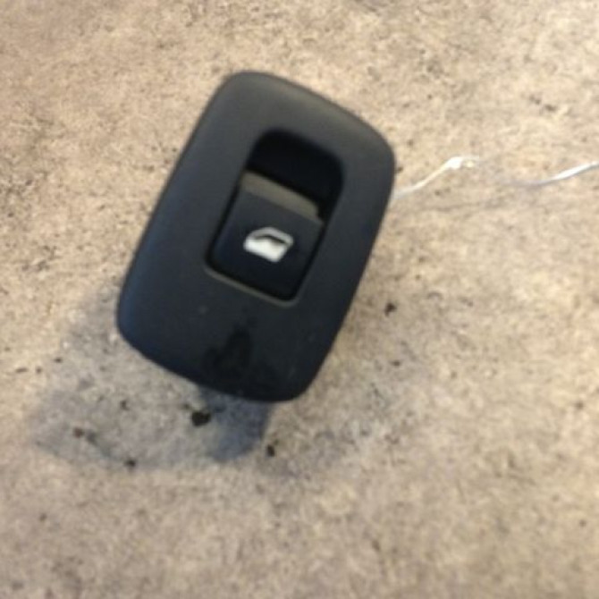 Commande leve-glace porte arrière droite occasion CITROEN C3 II Phase 1 11-2009->02-2013 1.4 HDi 98012514XT 1