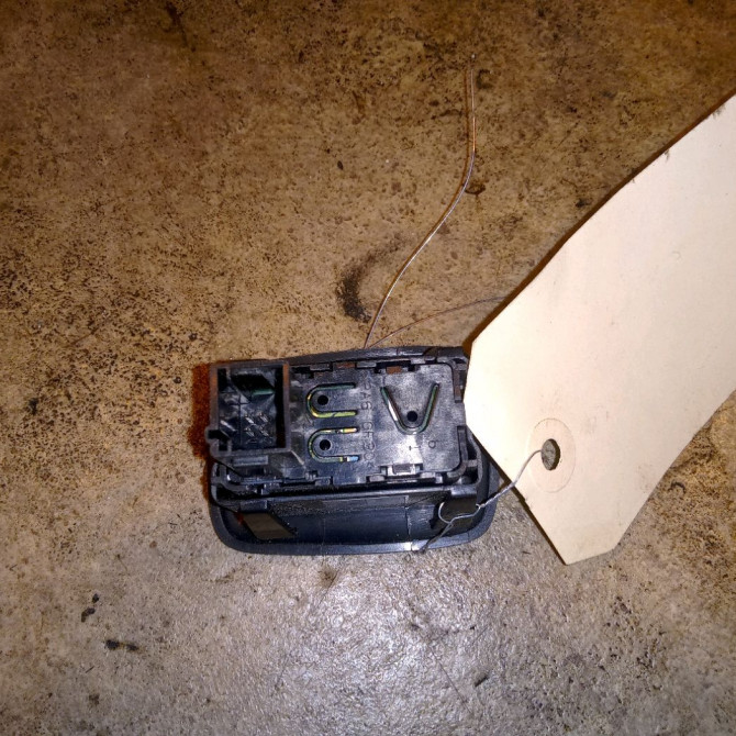 Commande leve-glace porte arrière droite occasion CITROEN C3 II Phase 1 11-2009->02-2013 1.4 VTi 16v 95ch 98012514XT 2