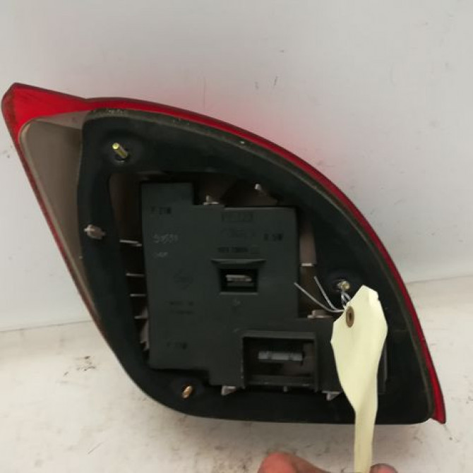 Feu arrière droit occasion FORD FIESTA IV Phase 2 09-1999->09-2002 1.4i 2