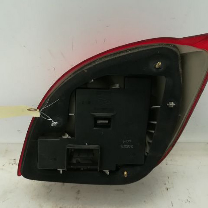 Feu arrière gauche occasion FORD FIESTA IV Phase 2 09-1999->09-2002 1.4i 2