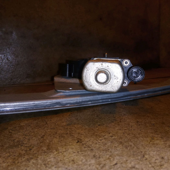 Mecanisme+moteur leve-glace avg occasion DACIA DUSTER Phase 1 03-2010->12-2013 1.5 DCI 110ch 807213506R 2