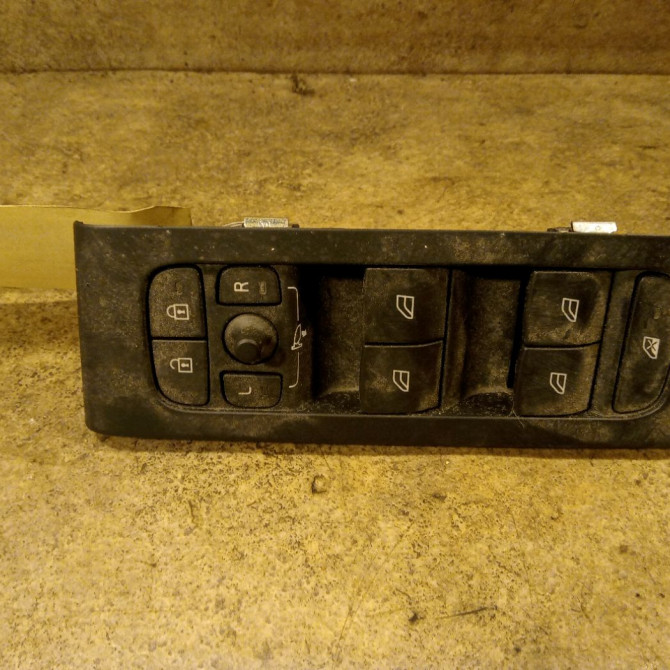 Commande lève-glace porte avant gauche occasion VOLVO XC40 32279442 1