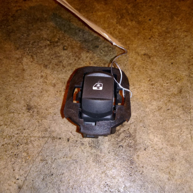Commande lève-glace porte avant droite occasion RENAULT VELSATIS Phase 2 04-2005->12-2009 2.2 DCI 150ch 1