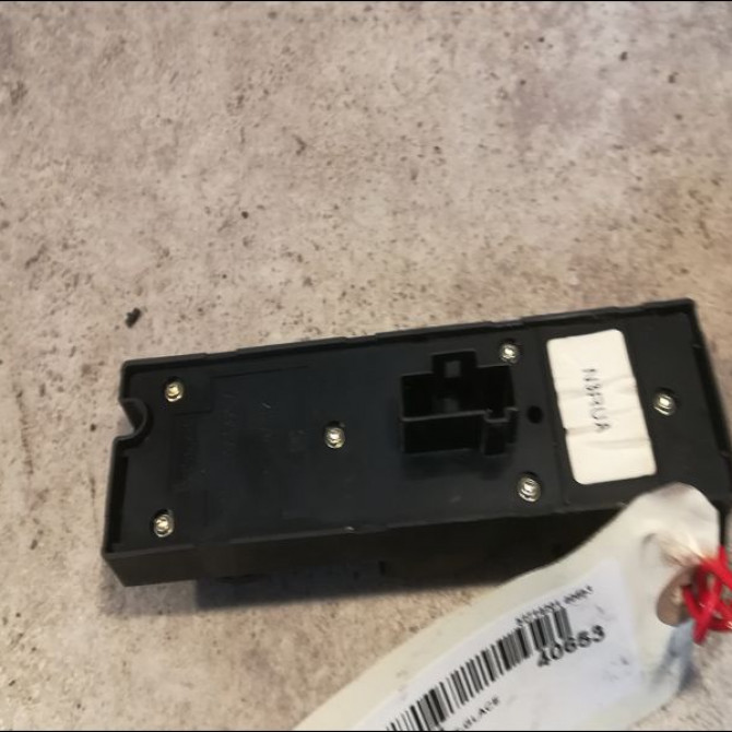 Commande lève-glace porte avant gauche occasion FORD FOCUS II Phase 1 09-2004->12-2007 1.6 TDCI 110ch 1473748 2