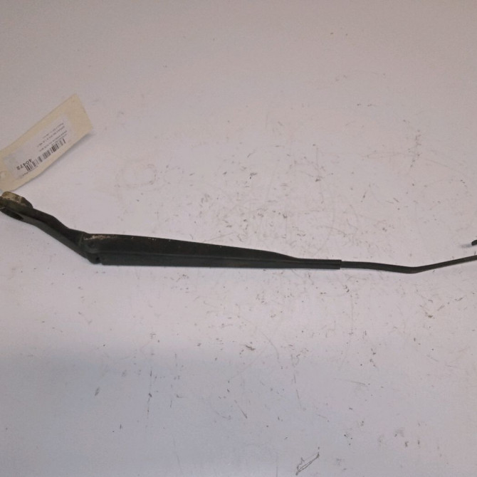 Bras essuie-glace avant droit occasion NISSAN MICRA III Phase 1 04-1995->04-1999 1.4i 88ch 28881BC100 1