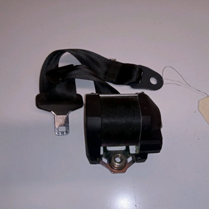 Ceinture arrière gauche occasion NISSAN MICRA III Phase 1 04-1995->04-1999 1.4i 88ch 88844BC101 1