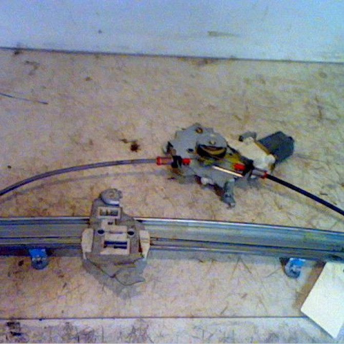 Mecanisme+moteur leve-glace avg occasion NISSAN MICRA III Phase 1 01-2003->07-2005 1.2i 65ch 80721AX10A 1