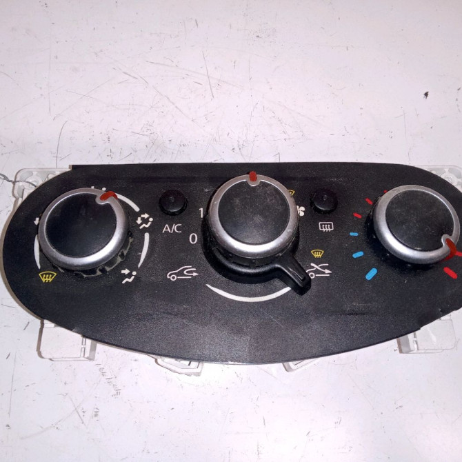 Commande de chauffage occasion RENAULT TWINGO III Phase 1 06-2014->... 0.9 TCE 12v 90ch 275706695R 1