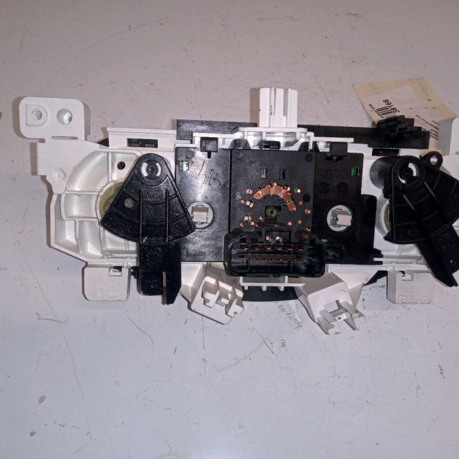 Commande de chauffage occasion RENAULT TWINGO III Phase 1 06-2014->... 0.9 TCE 12v 90ch 275706695R 2