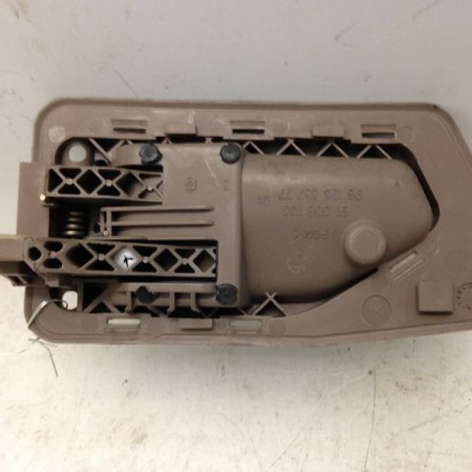 Poignee int porte ard occasion PEUGEOT 306 Phase 1 09-1994->03-1997 1.4i 75ch 914449 2