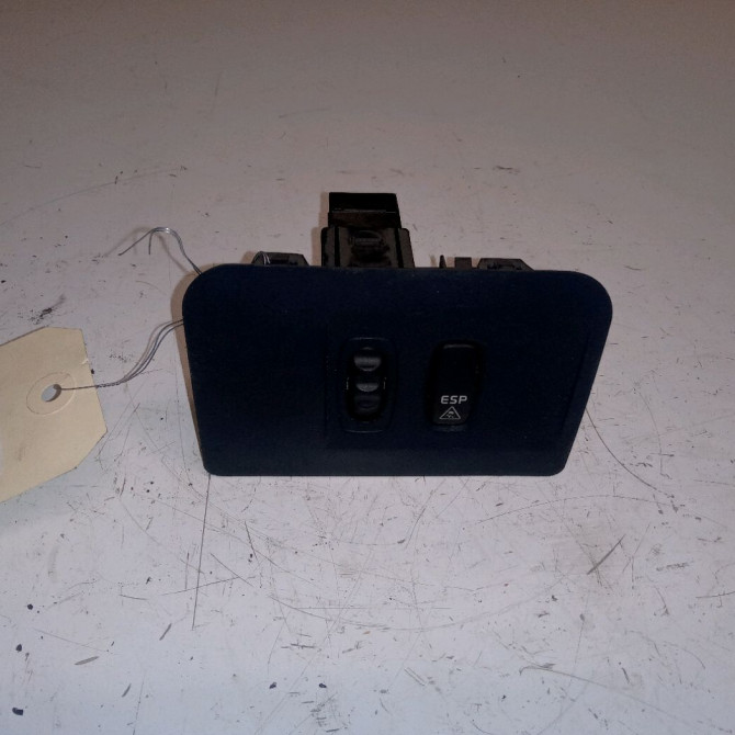 Commande eclairage occasion RENAULT CLIO II Phase 2 06-2001->07-2006 1.5 DCI 80ch 7701066570 1