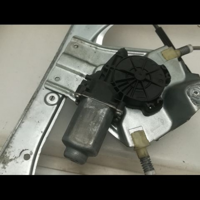 Mecanisme + moteur lève-glace avant droit occasion RENAULT CLIO III Phase 1 09-2005->03-2009 1.5 DCI 105ch 8200291147 2