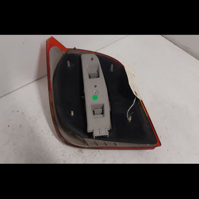 Feu arrière droit occasion FORD FIESTA III Phase 1 03-1989->01-1994 1.1i 2