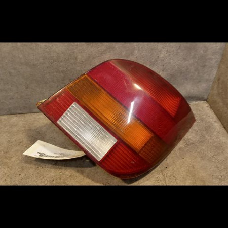 Feu arrière droit occasion FORD FIESTA III Phase 1 03-1989->01-1994 1.1i 53ch