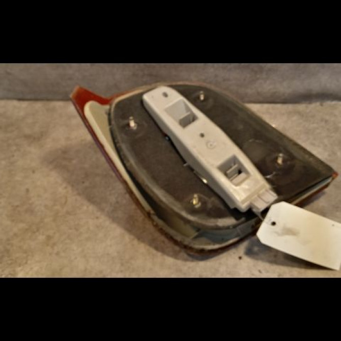 Feu arrière droit occasion FORD FIESTA III Phase 1 03-1989->01-1994 1.1i 53ch 2