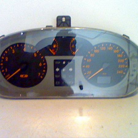 Compteur occasion RENAULT SCENIC I Phase 2 08-1999->06-2003 1.9dCi Pack Clim 8200215695