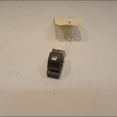 Commande leve-glace porte arrière gauche occasion CITROEN 146 Phase 1 04-1995->04-1999 1.2i PureTech 110ch 96762292ZD