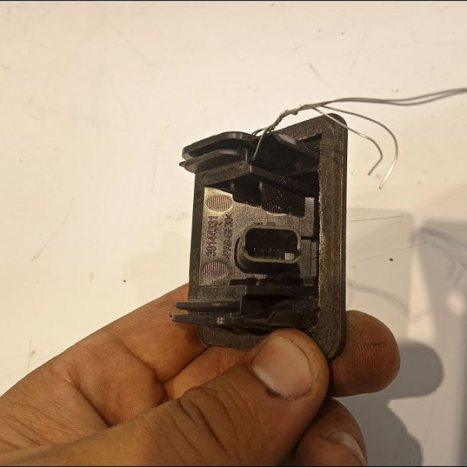 Commande leve-glace porte arrière gauche occasion CITROEN 146 Phase 1 04-1995->04-1999 1.2i PureTech 110ch 96762292ZD 2