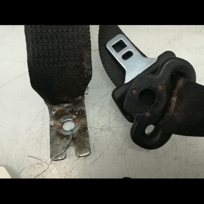 Ceinture arrière gauche occasion FORD FIESTA V Phase 1 09-2002->10-2005 1.3i 1151706 4