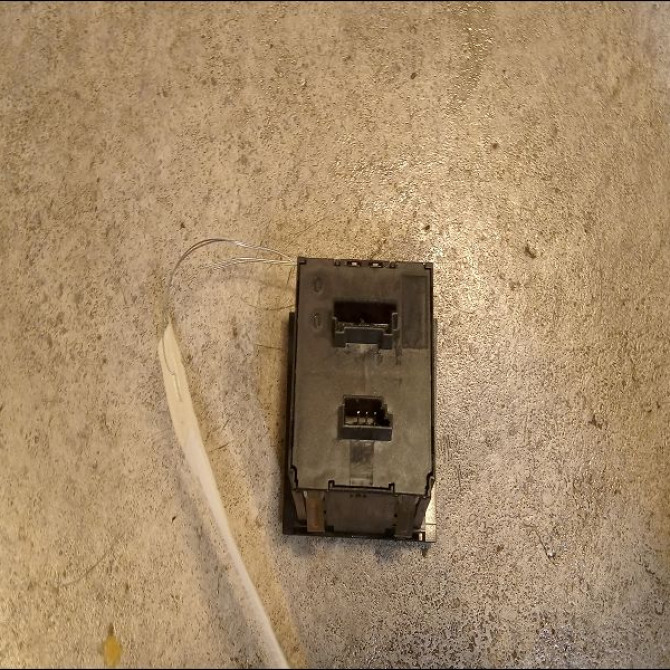 Bouton de warning occasion B.M.W. SERIE 3 V Phase 2 09-2008->12-2011 318i 143ch 2