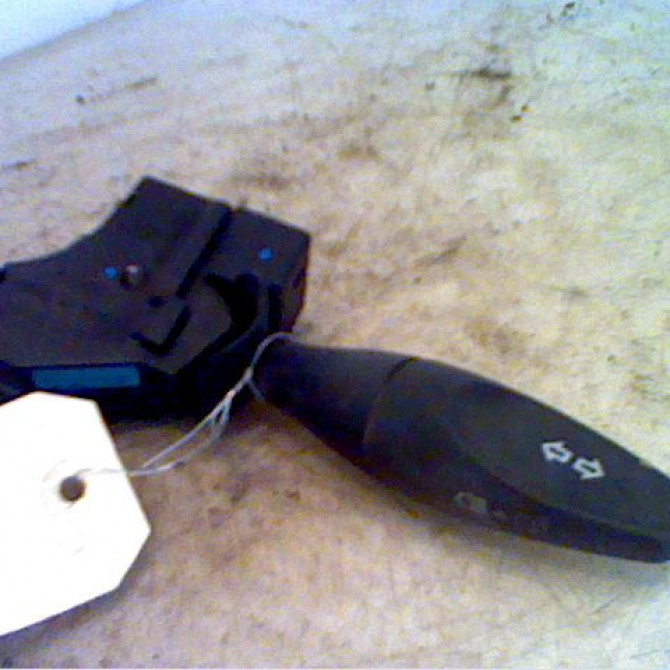 Commande clignotant occasion FORD FIESTA V 1142542 1