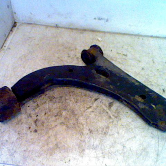 Triangle inf avd occasion FORD FIESTA V 1212807 1