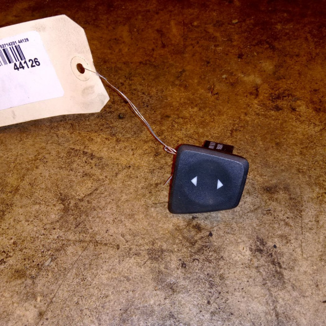 Commande lève-glace porte avant gauche occasion FIAT 500 II 500 II Phase 1 2007-07-01->2016-03-31 1.2i 69ch 735450601 1