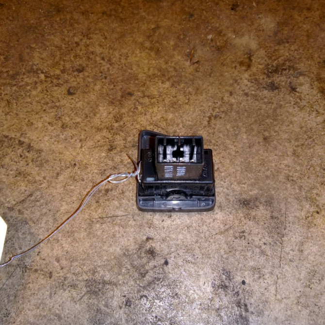 Commande lève-glace porte avant gauche occasion FIAT 500 II 500 II Phase 1 2007-07-01->2016-03-31 1.2i 69ch 735450601 2